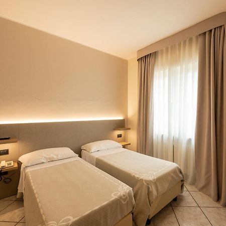 Hotel La Rotonda Cepagatti Exteriör bild