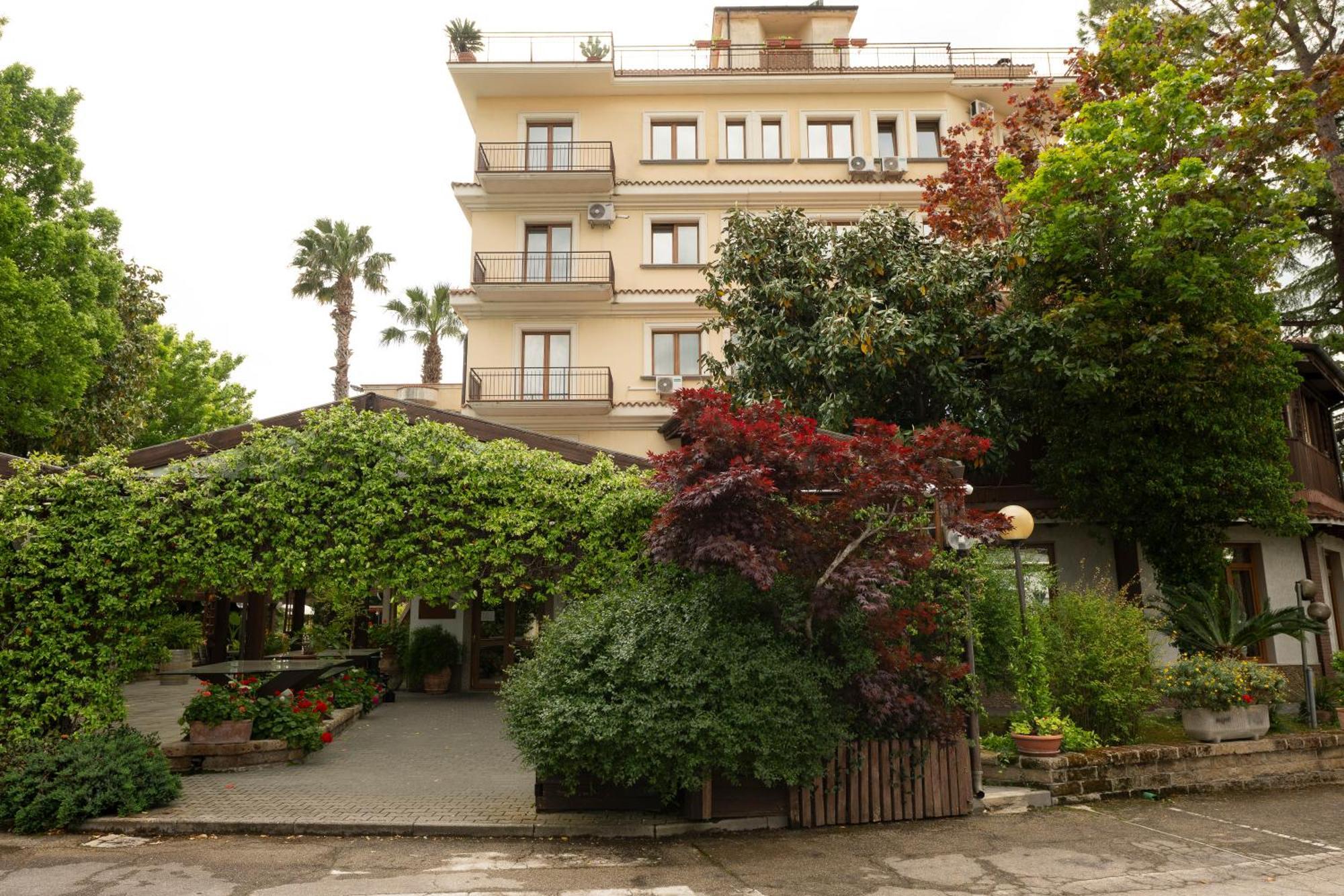 Hotel La Rotonda Cepagatti Exteriör bild