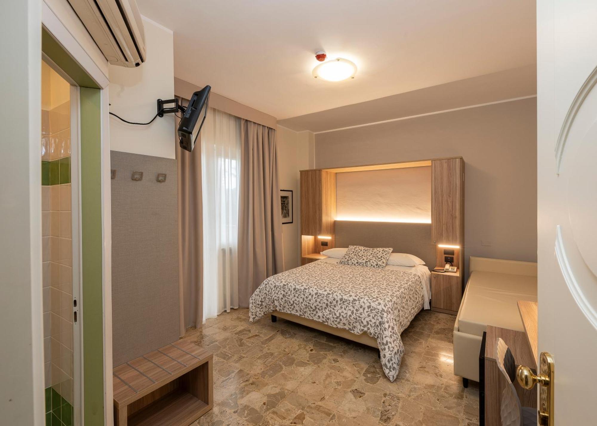 Hotel La Rotonda Cepagatti Exteriör bild