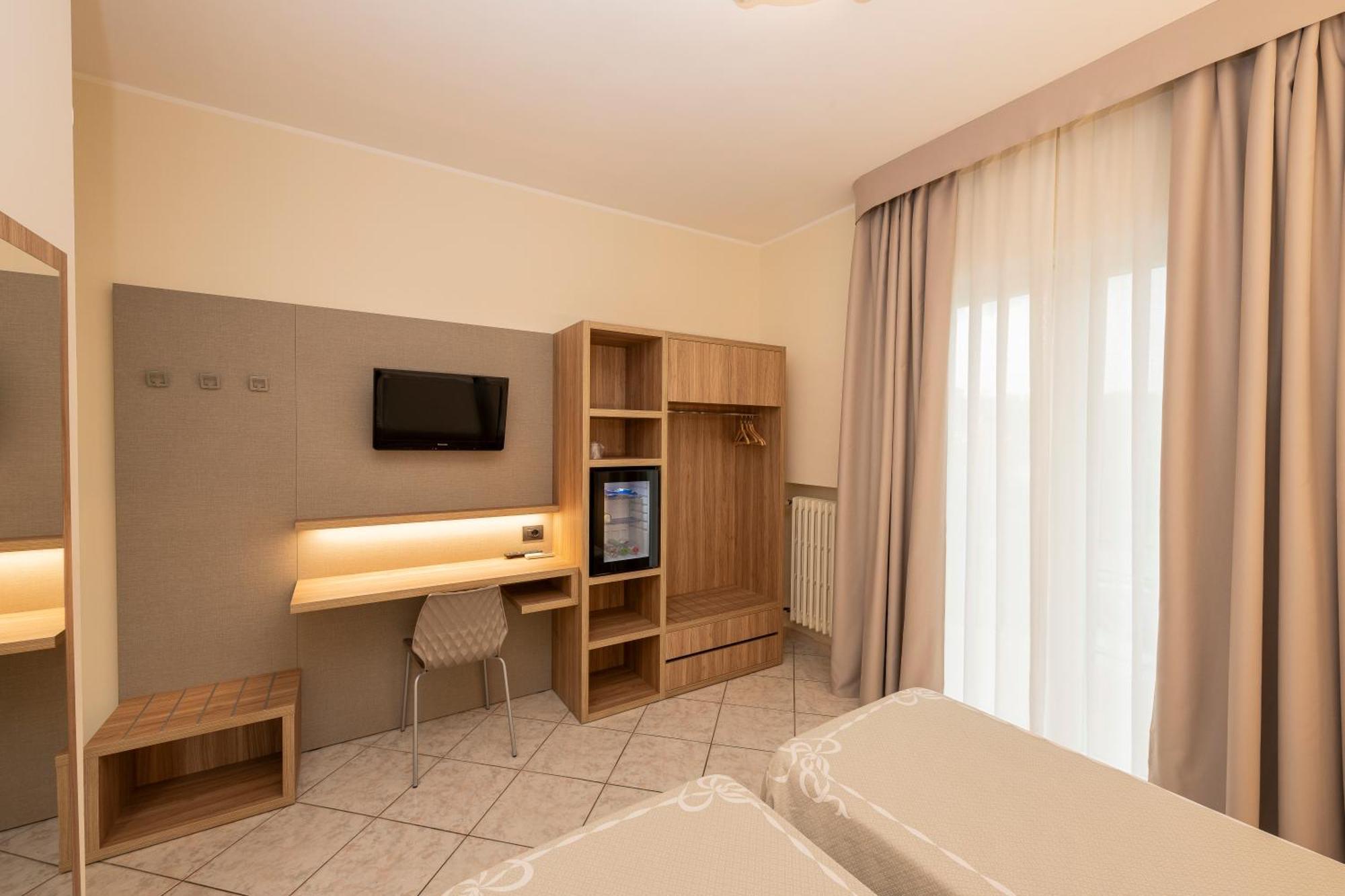Hotel La Rotonda Cepagatti Exteriör bild