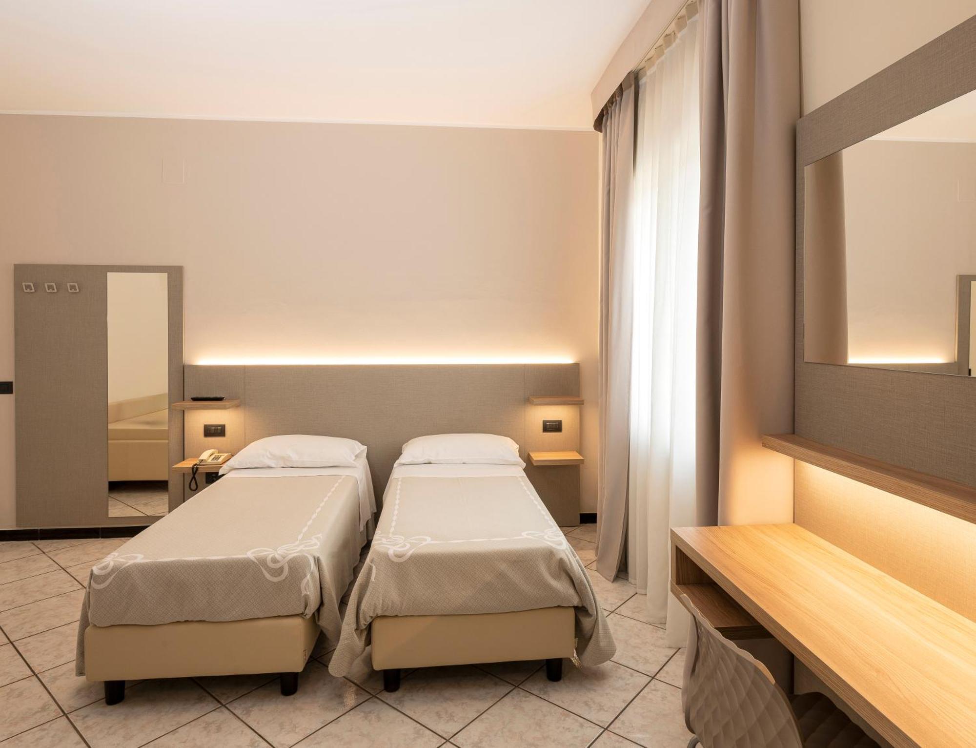 Hotel La Rotonda Cepagatti Exteriör bild