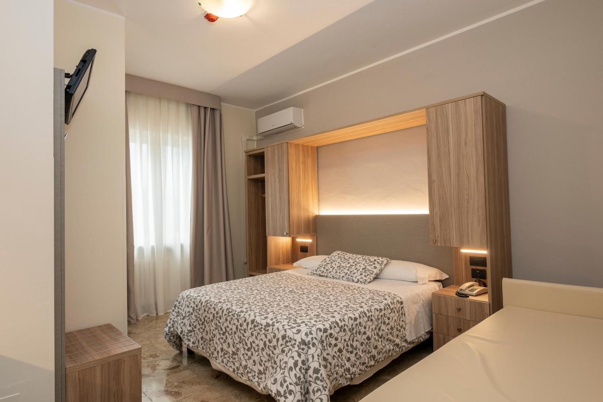 Hotel La Rotonda Cepagatti Exteriör bild
