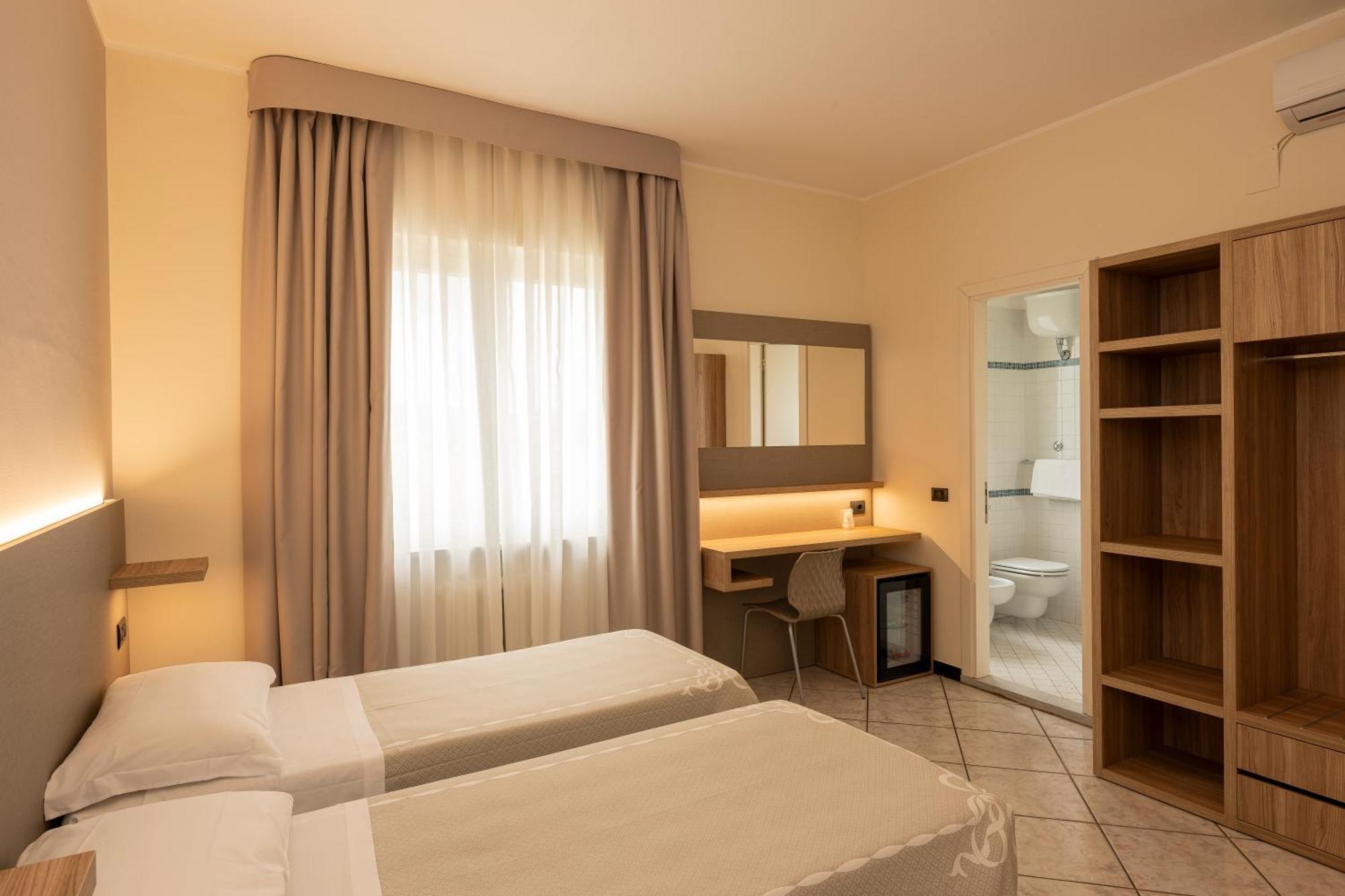 Hotel La Rotonda Cepagatti Exteriör bild