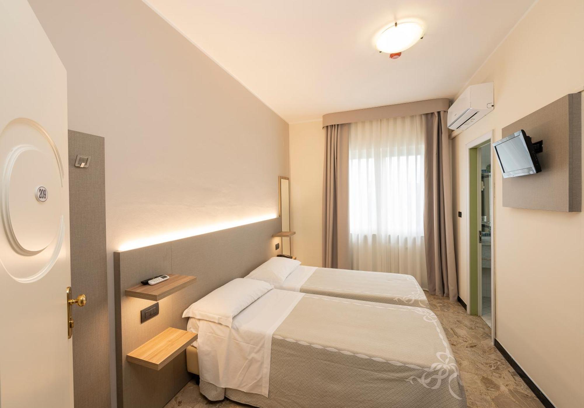 Hotel La Rotonda Cepagatti Exteriör bild