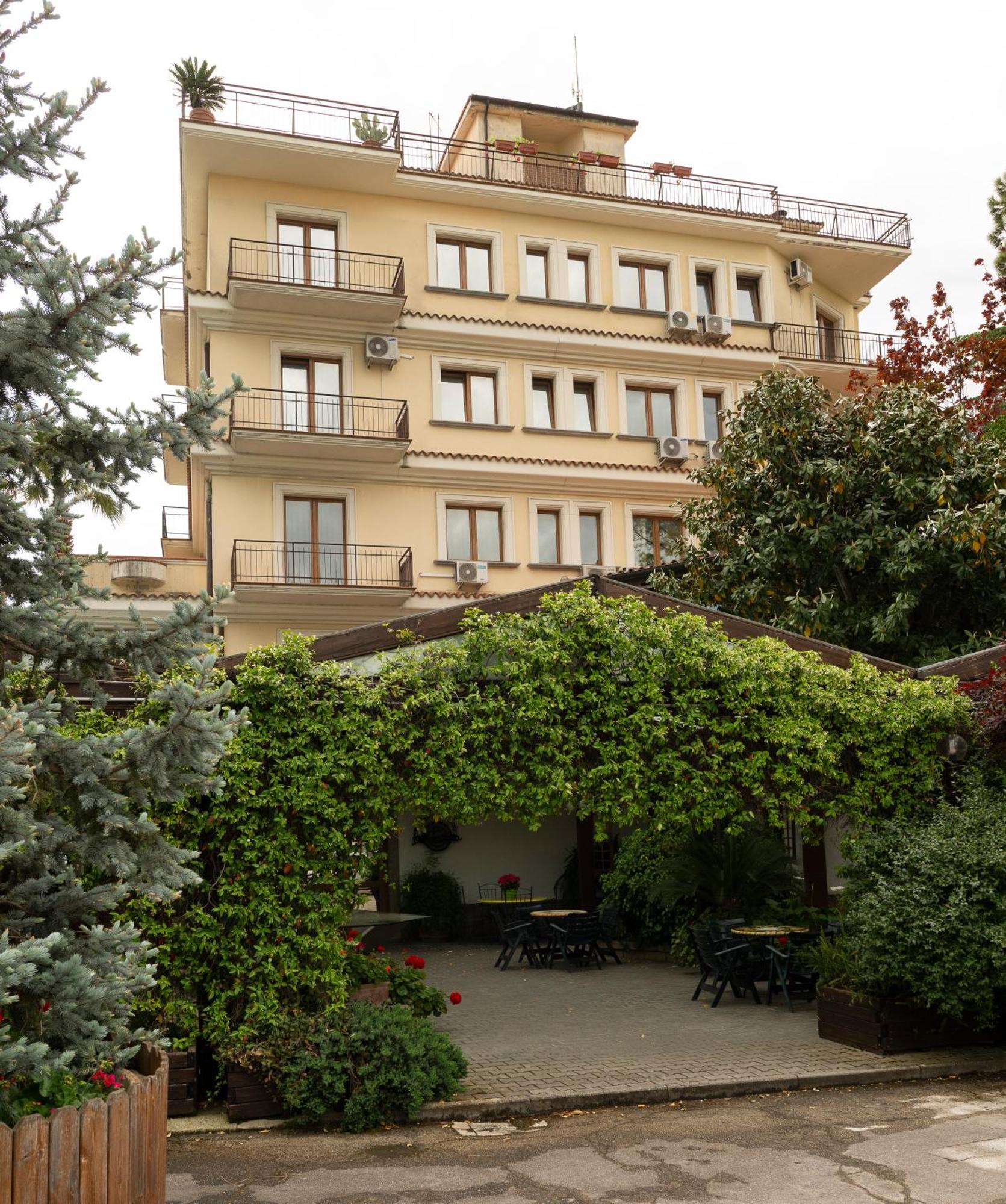 Hotel La Rotonda Cepagatti Exteriör bild