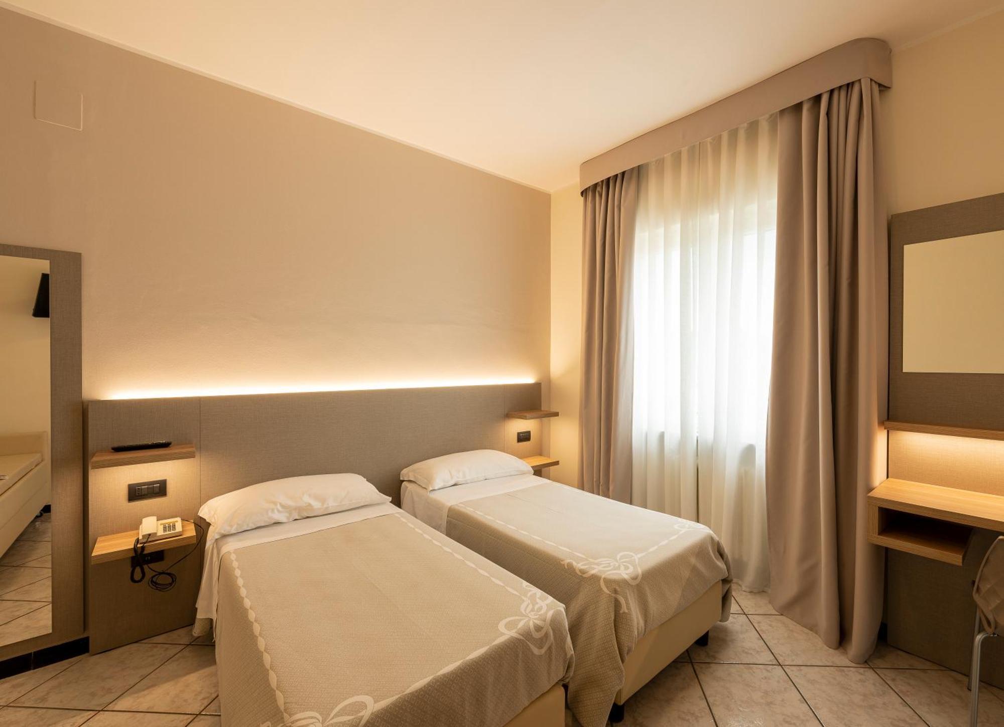 Hotel La Rotonda Cepagatti Exteriör bild