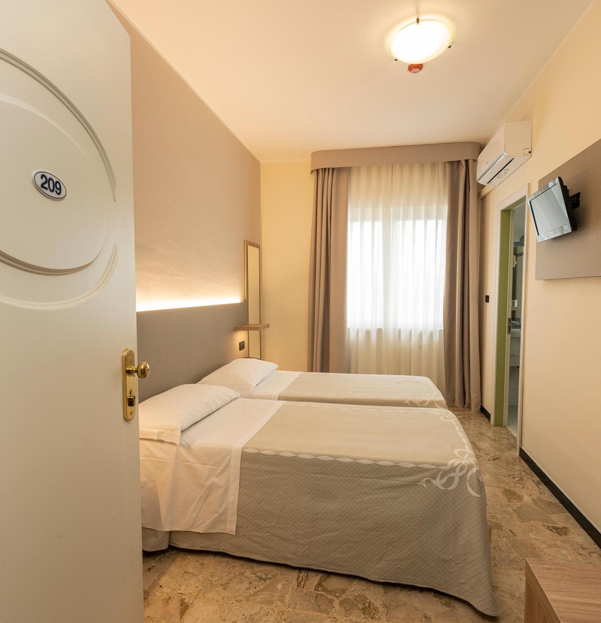 Hotel La Rotonda Cepagatti Exteriör bild