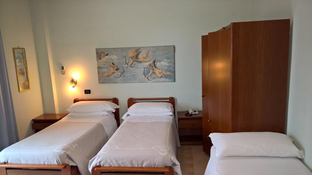 Hotel La Rotonda Cepagatti Exteriör bild