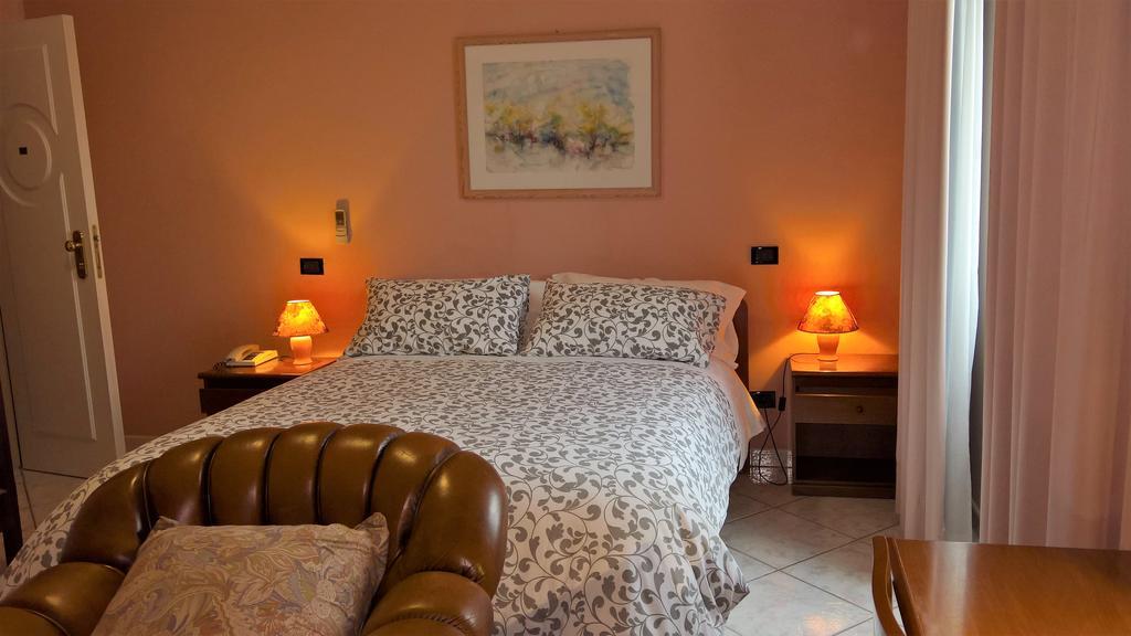 Hotel La Rotonda Cepagatti Exteriör bild