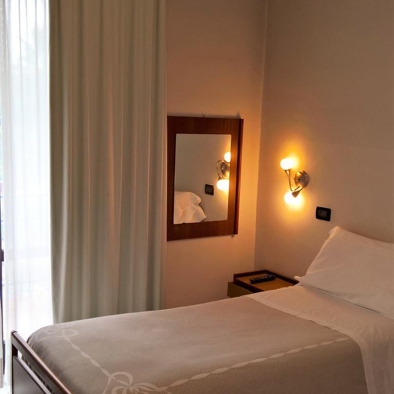 Hotel La Rotonda Cepagatti Exteriör bild